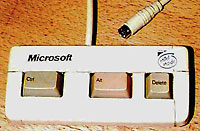 Ctrl - Alt - Delete の 3 キーのみの Windows 用キーボード